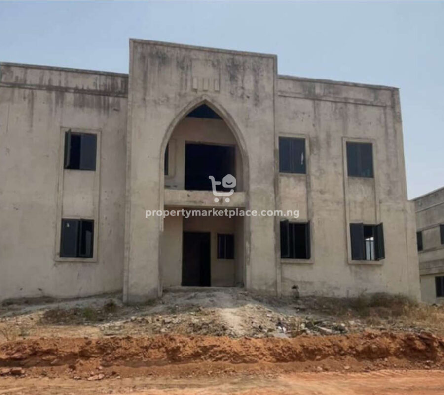 5 detached duplex with a room Bq