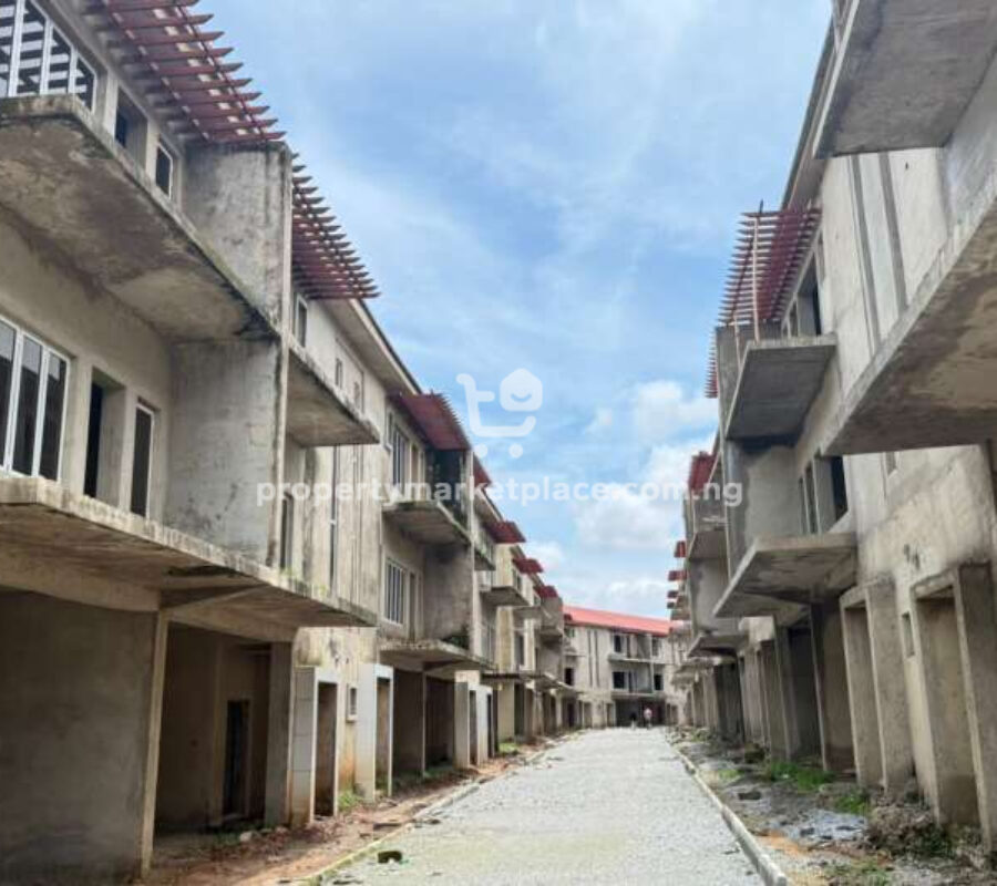 4 bedroom terrace duplex with Bq