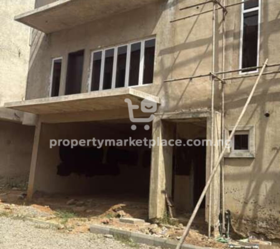 4 bedroom terrace duplex with Bq