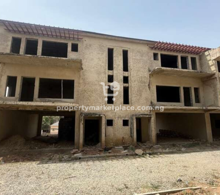 4 bedroom terrace duplex with Bq