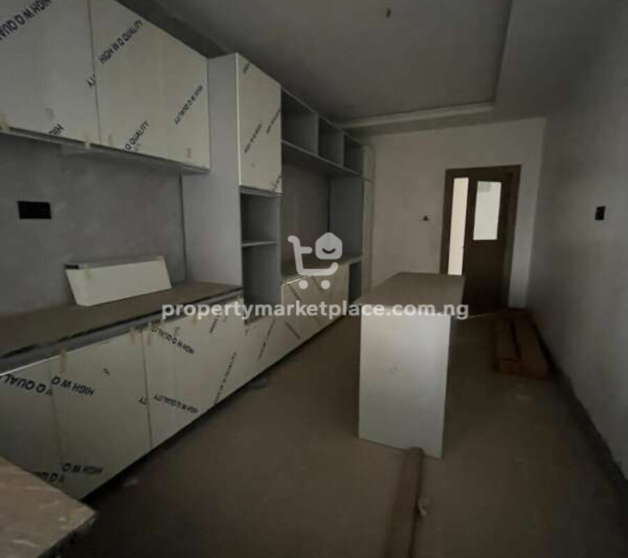 Luxurious 4 bedroom apartment in a serene area