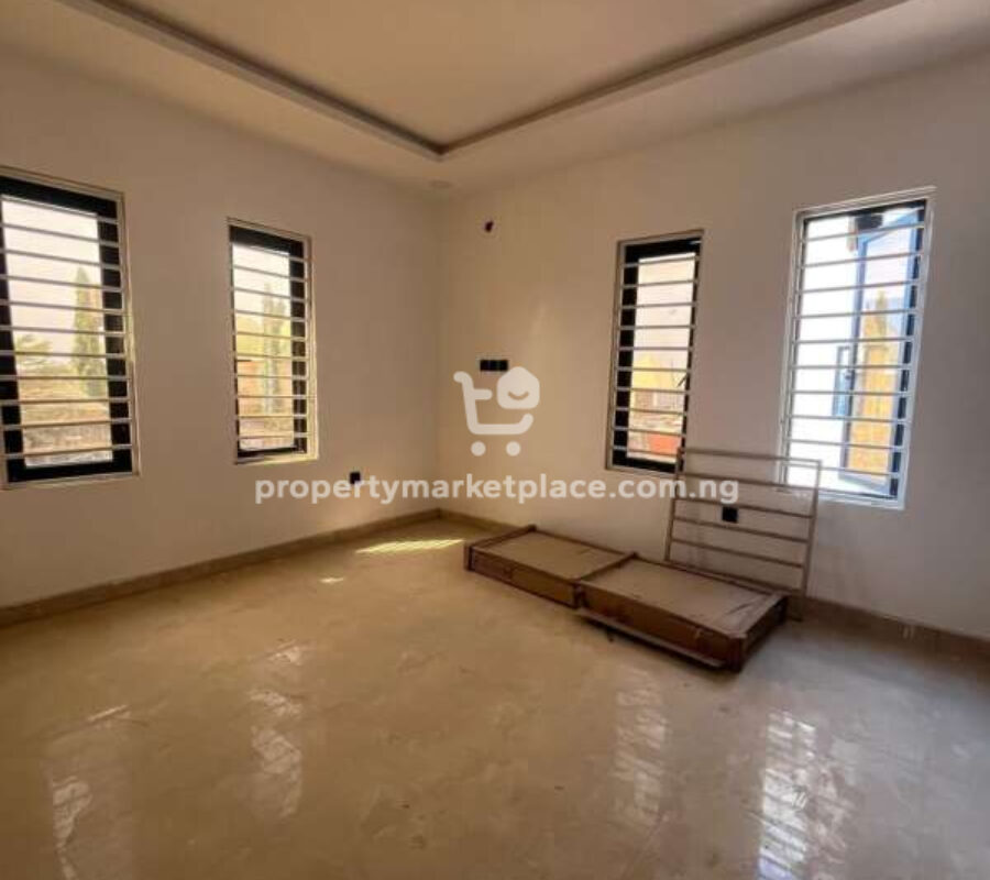Luxurious 4 bedroom apartment in a serene area