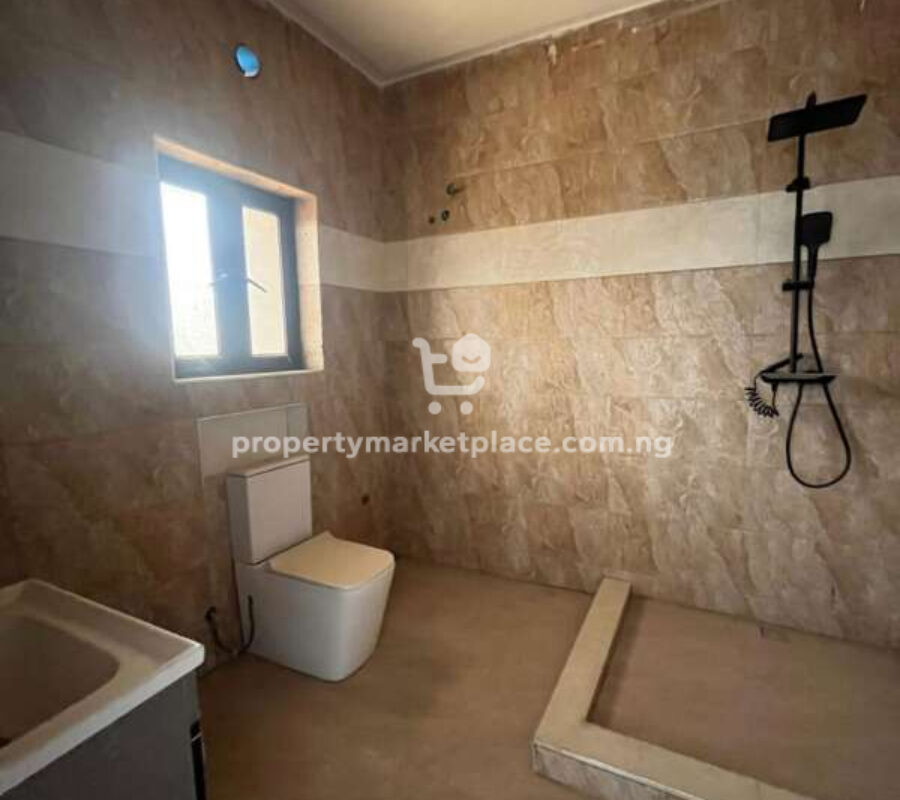Luxurious 4 bedroom apartment in a serene area