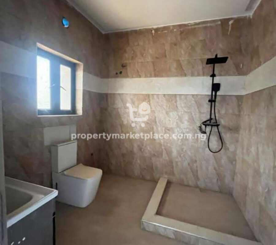 Luxurious 4 bedroom apartment in a serene area