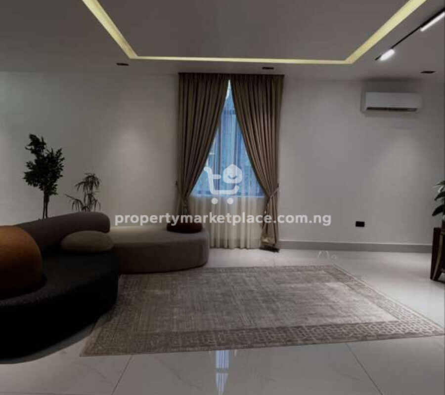 7 bedroom detached duplex with 2 rooms Bq