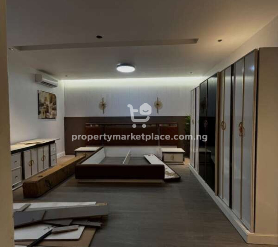 7 bedroom detached duplex with 2 rooms Bq
