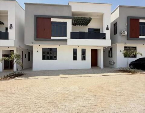 4 bedroom detached duplex with Bq