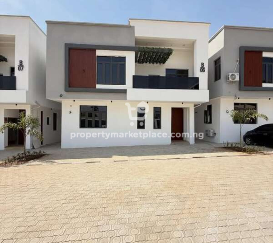 4 bedroom detached duplex with Bq
