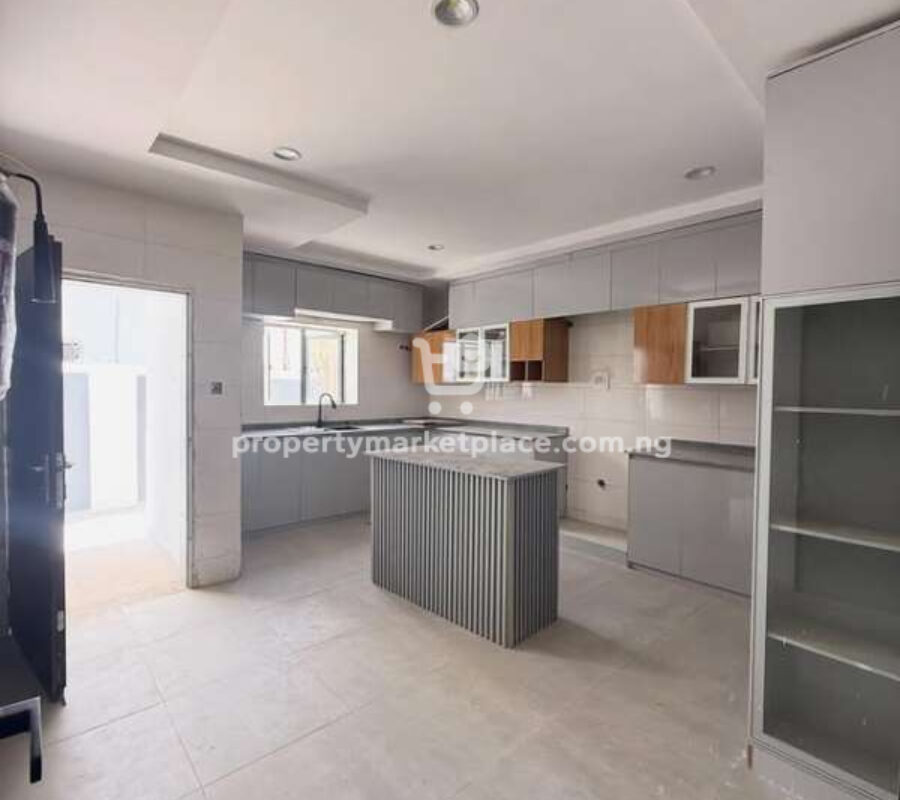 4 bedroom detached duplex with Bq
