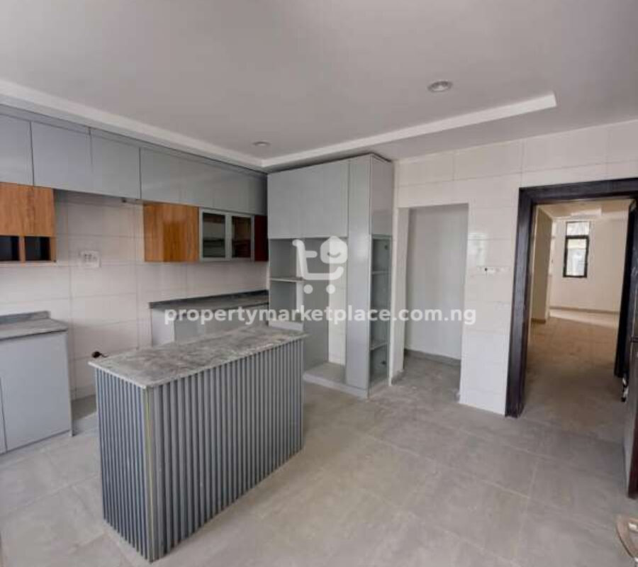 4 bedroom detached duplex with Bq