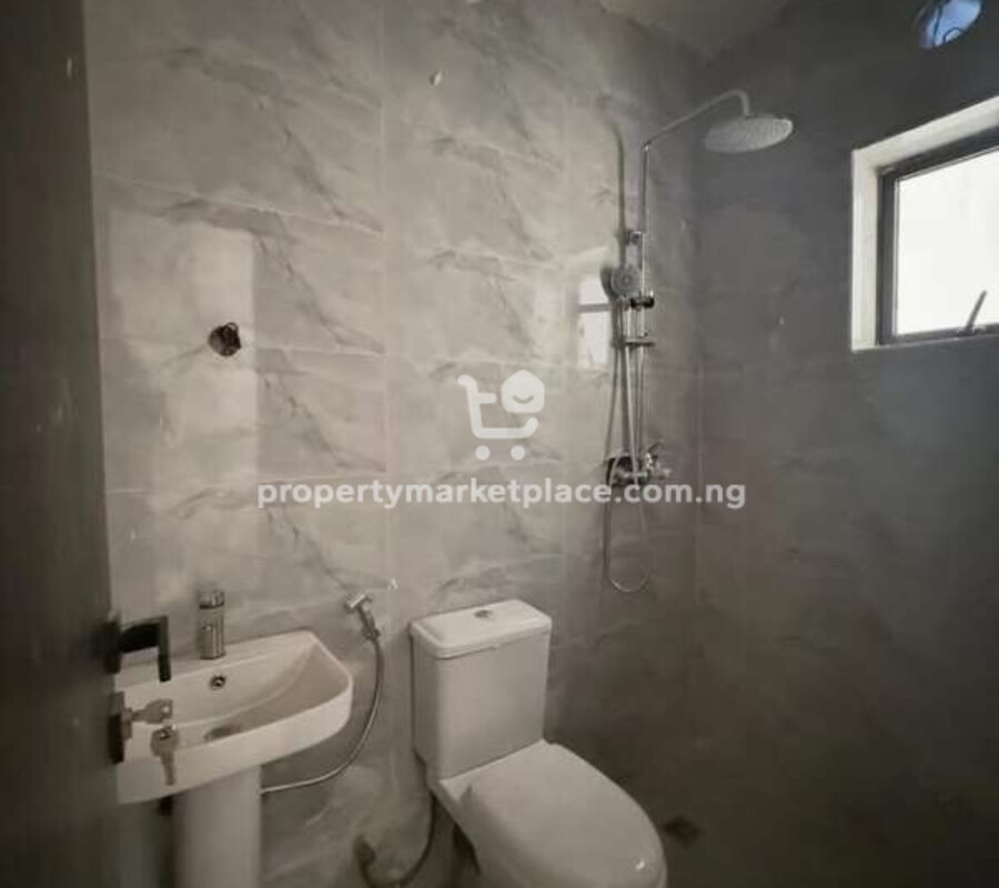 4 bedroom detached duplex with Bq