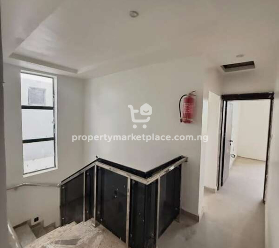 4 bedroom detached duplex with Bq