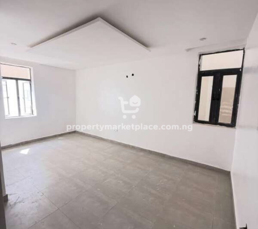 4 bedroom detached duplex with Bq
