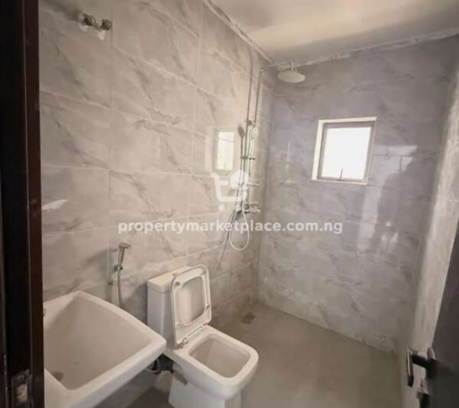 4 bedroom detached duplex with Bq