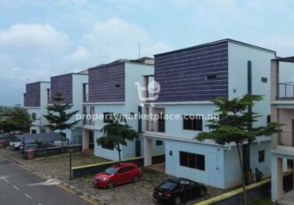 6 bedroom detached duplex with Bq