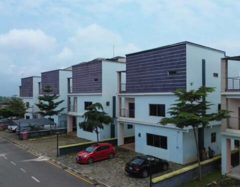 6 bedroom detached duplex with Bq