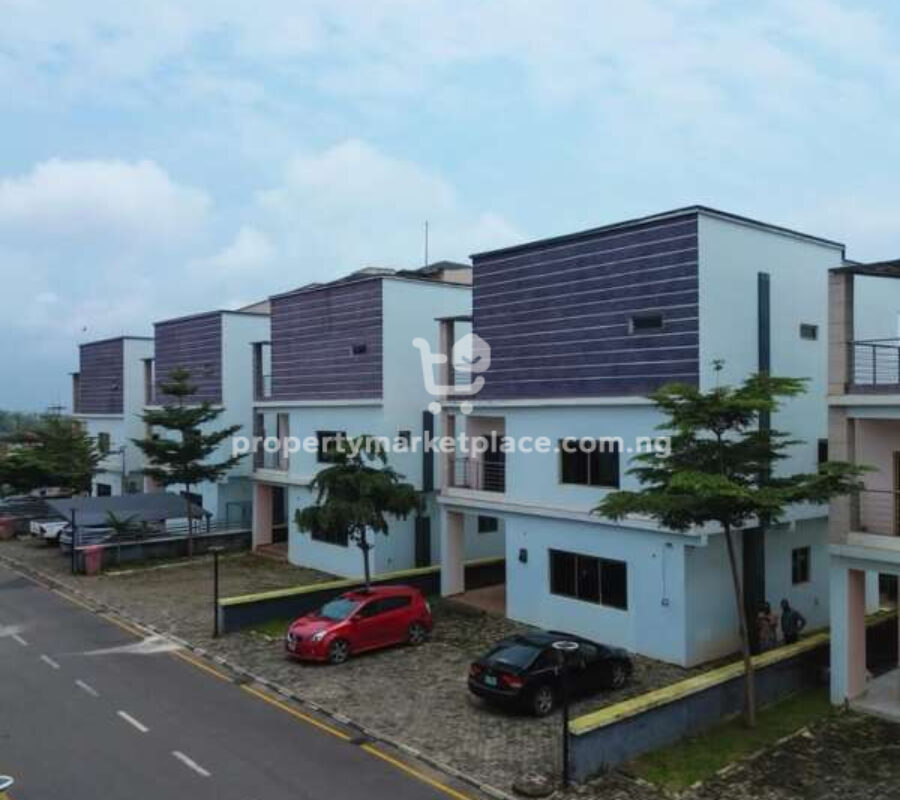 6 bedroom detached duplex with Bq