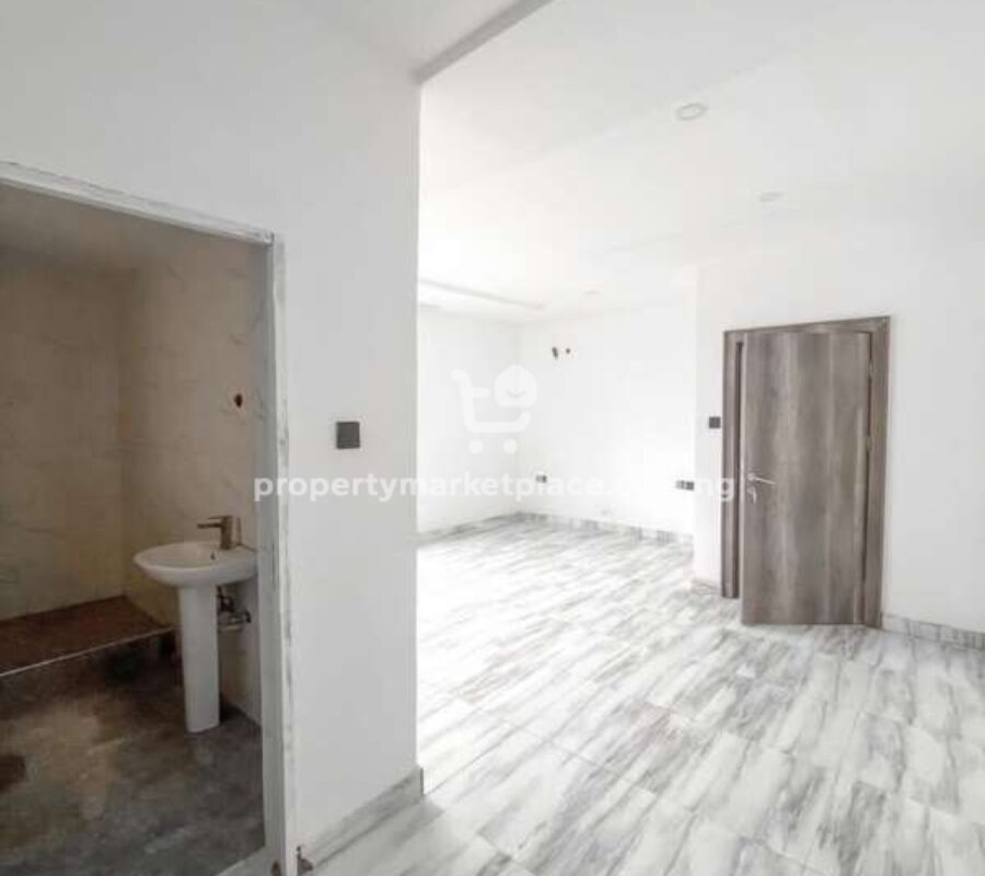 6 bedroom detached duplex with Bq