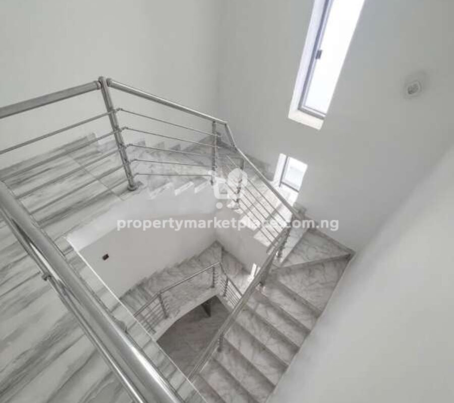 6 bedroom detached duplex with Bq