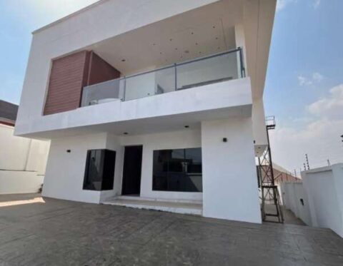 4 bedroom detached duplex with Bq