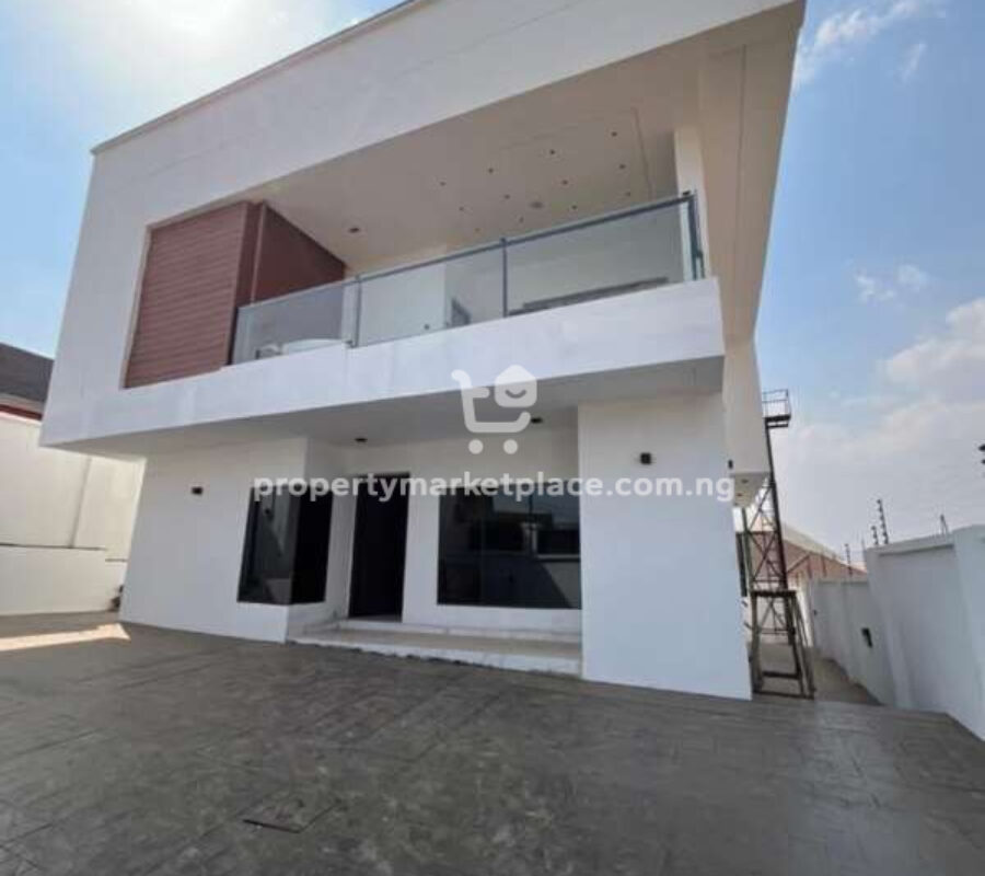 4 bedroom detached duplex with Bq