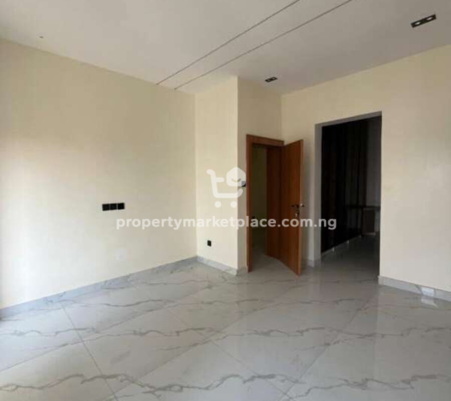 4 bedroom detached duplex with Bq