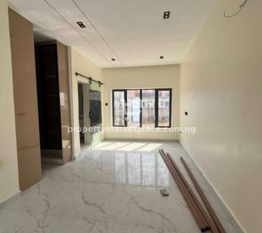 4 bedroom detached duplex with Bq