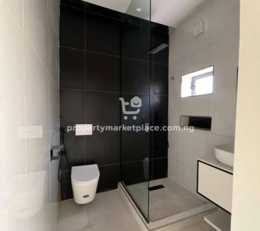 4 bedroom detached duplex with Bq