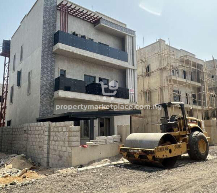 5 bedroom detached duplex with swimming pool