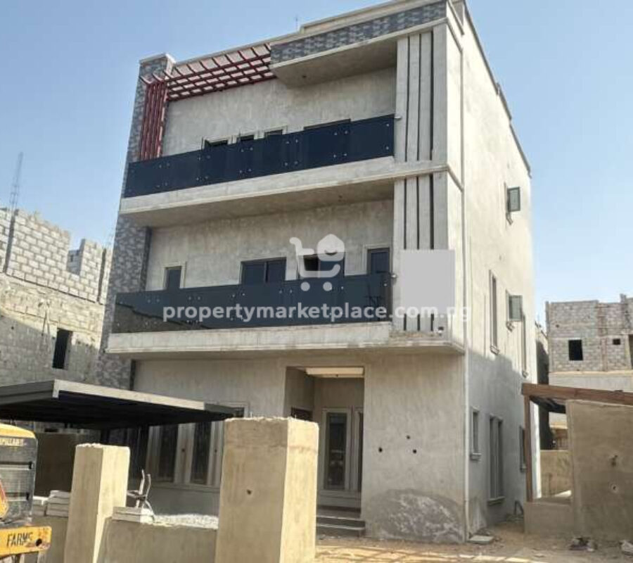 5 bedroom detached duplex with swimming pool