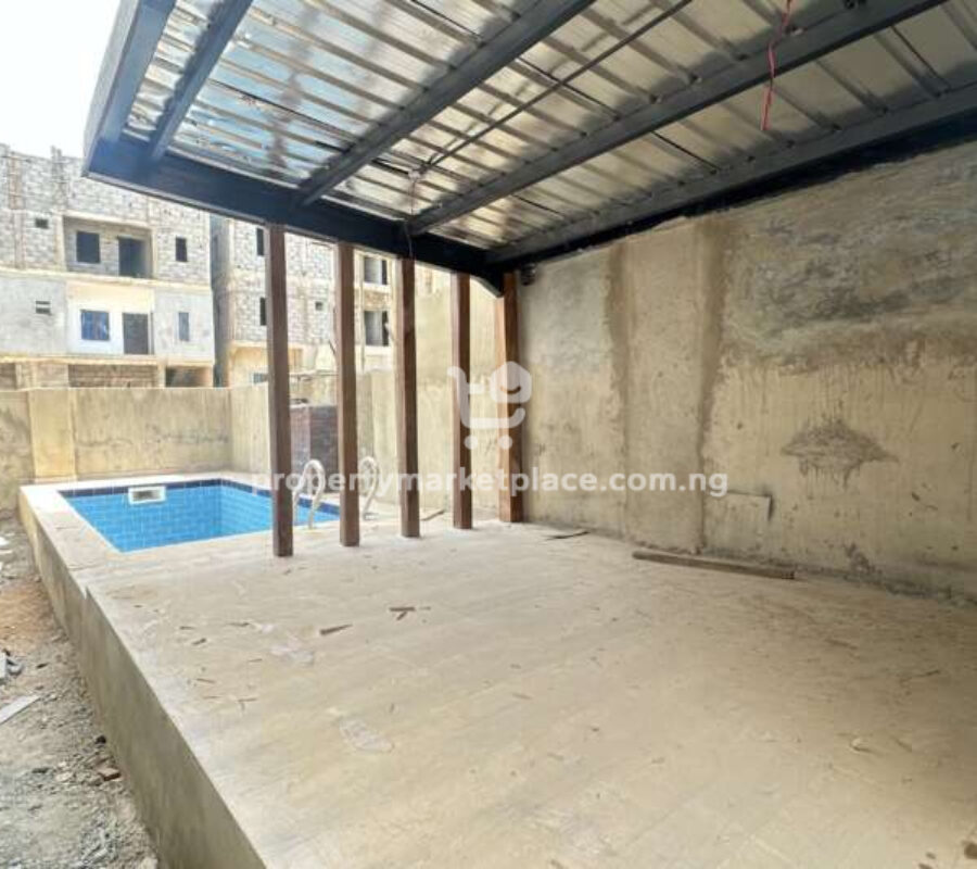 5 bedroom detached duplex with swimming pool