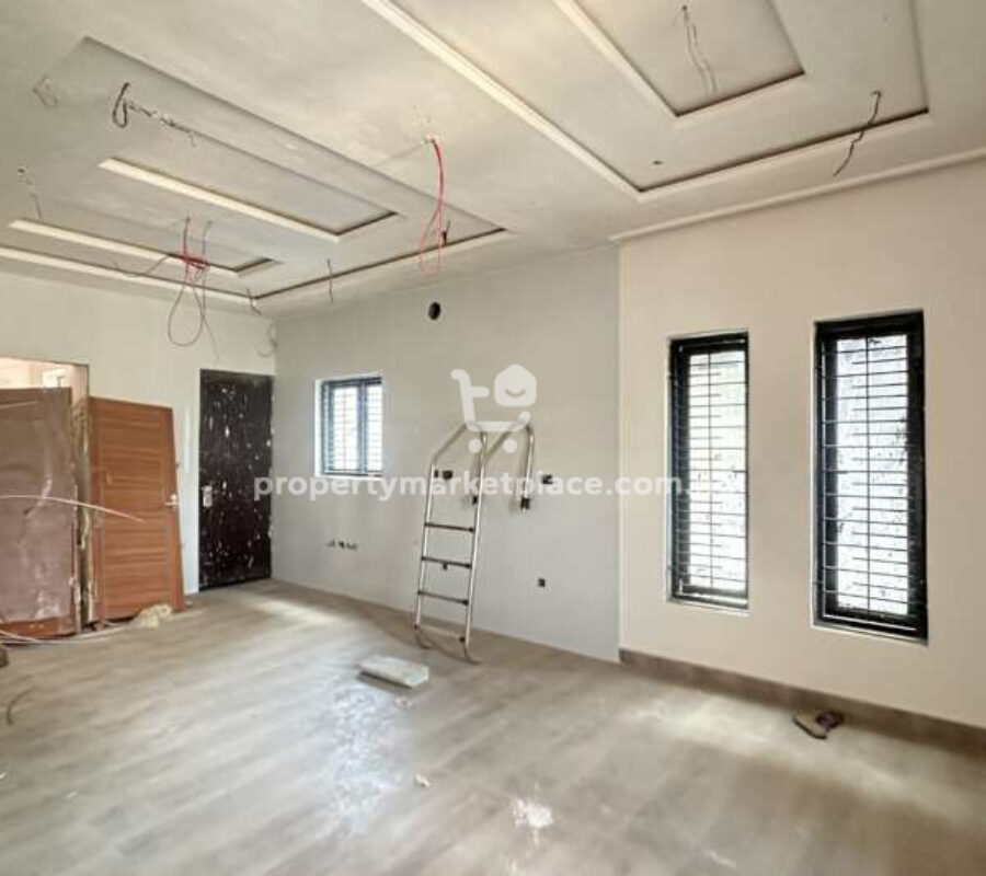 5 bedroom detached duplex with swimming pool