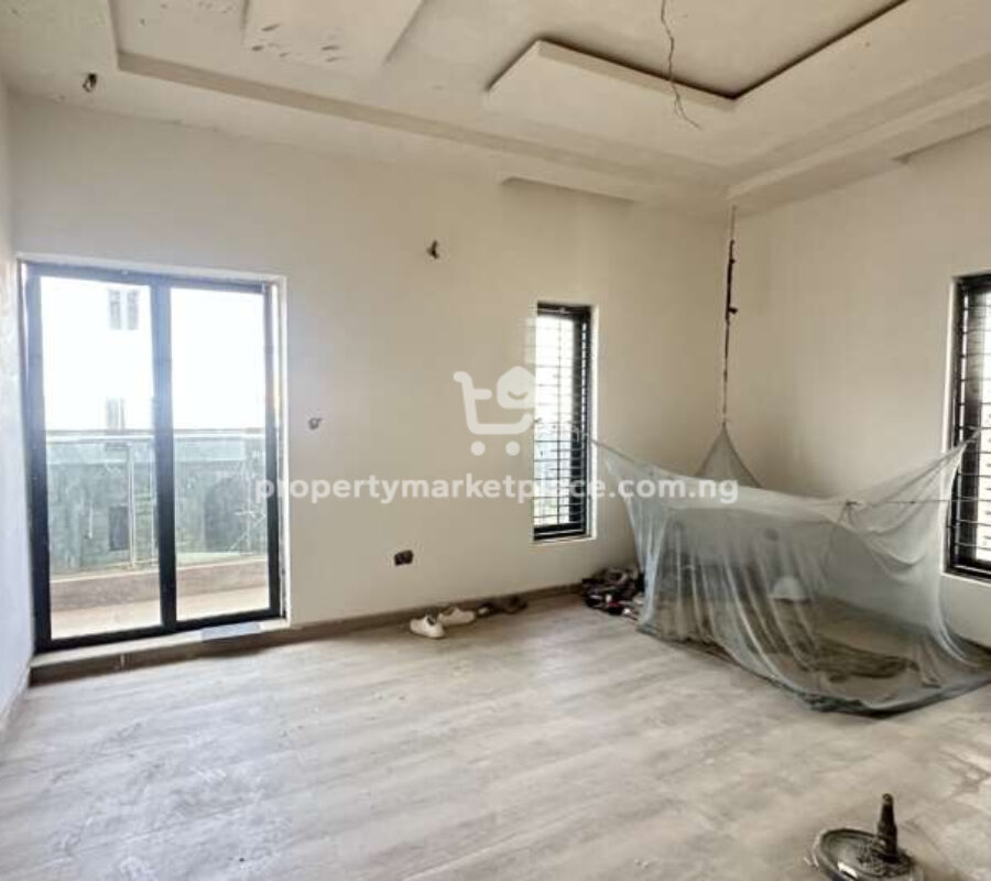 5 bedroom detached duplex with swimming pool