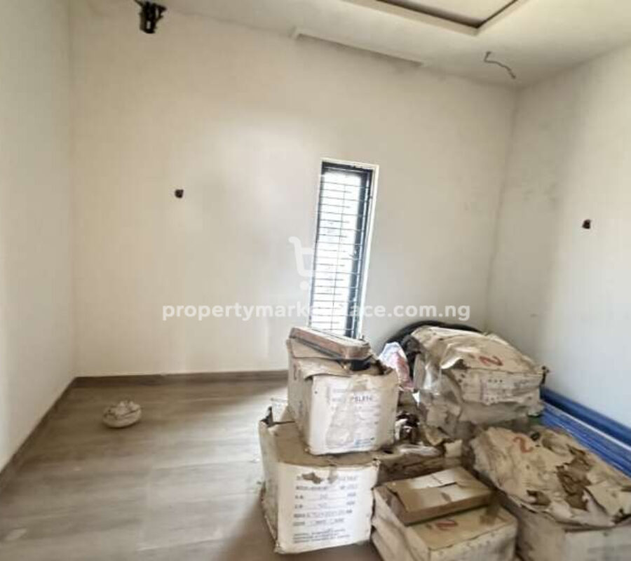 5 bedroom detached duplex with swimming pool