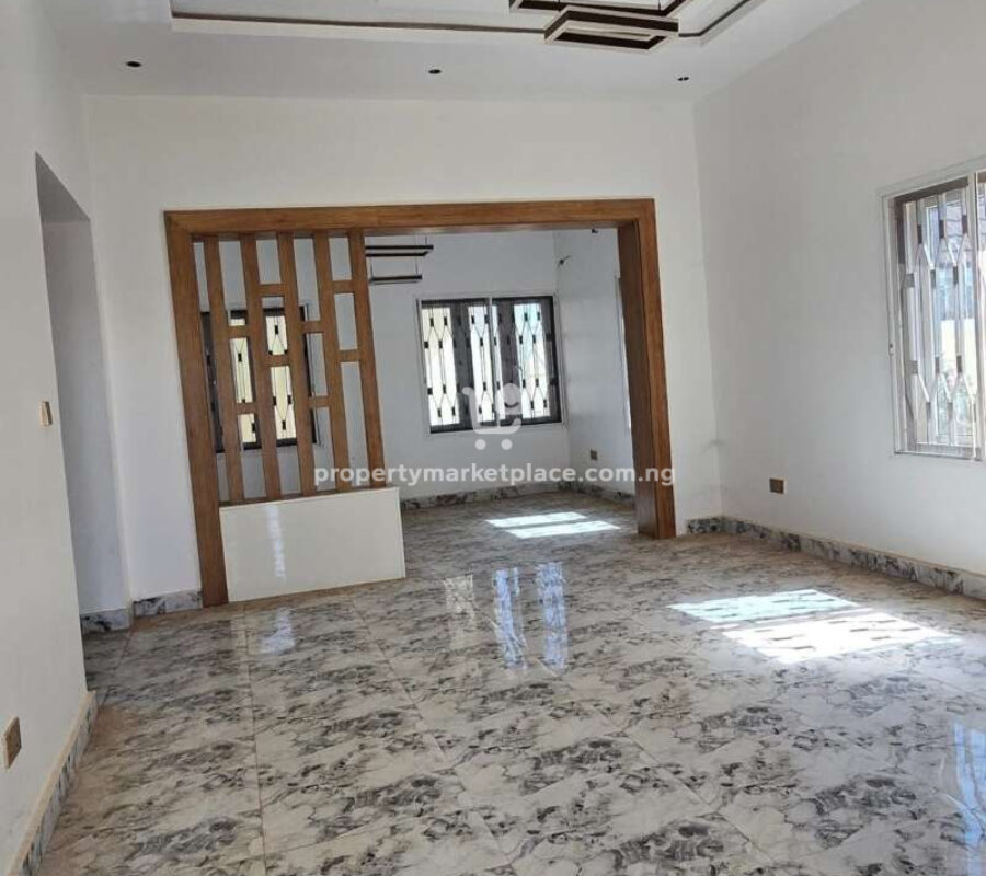 4 bedroom detached duplex with 2 rooms Bq