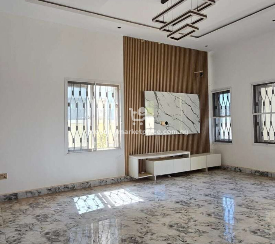 4 bedroom detached duplex with 2 rooms Bq