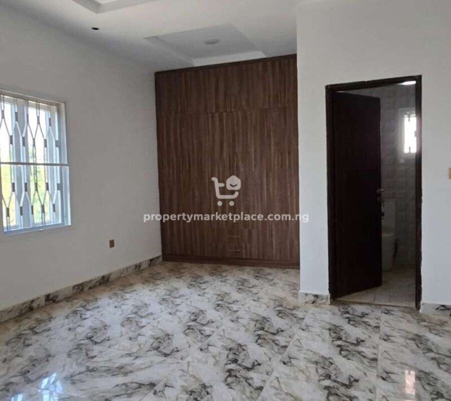 4 bedroom detached duplex with 2 rooms Bq