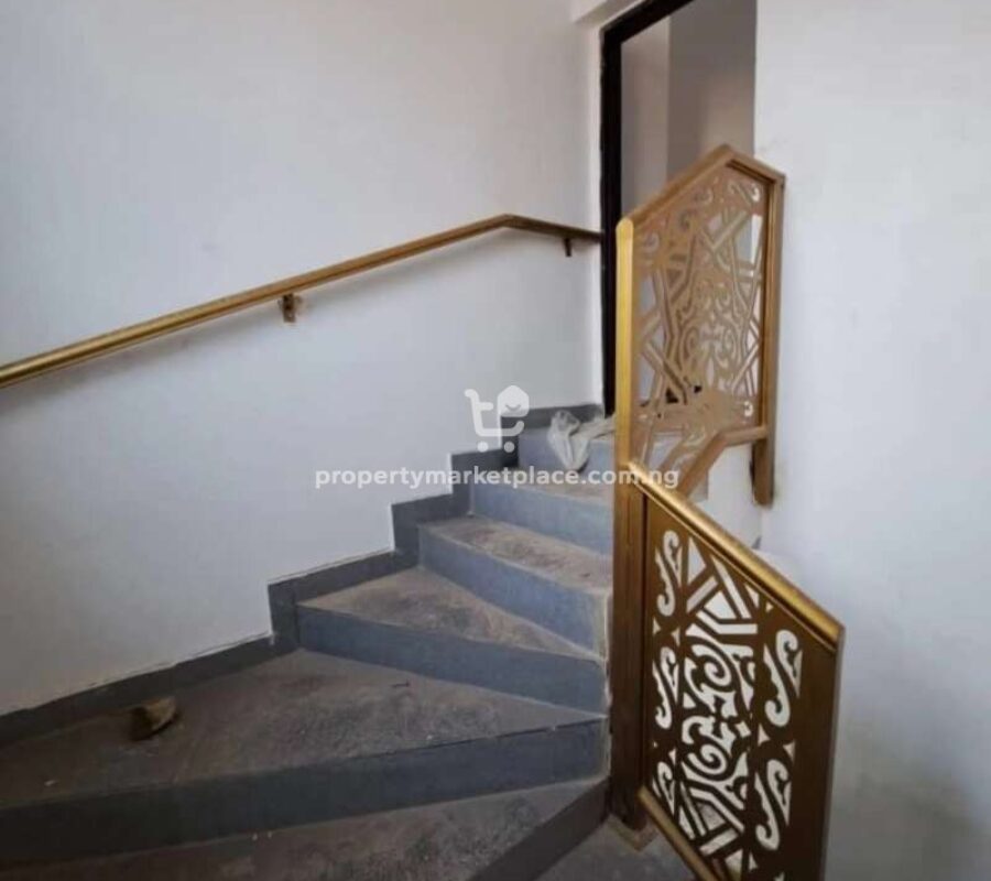 4 bedroom detached duplex with 2 rooms Bq
