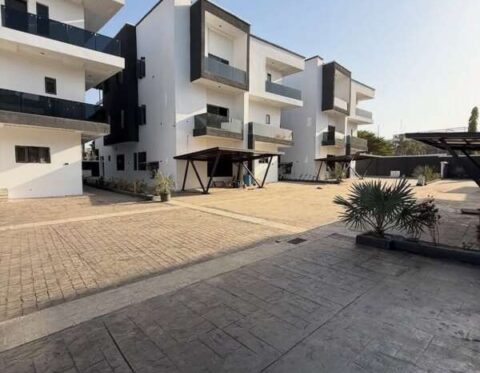6 bedroom detached duplex with Bq