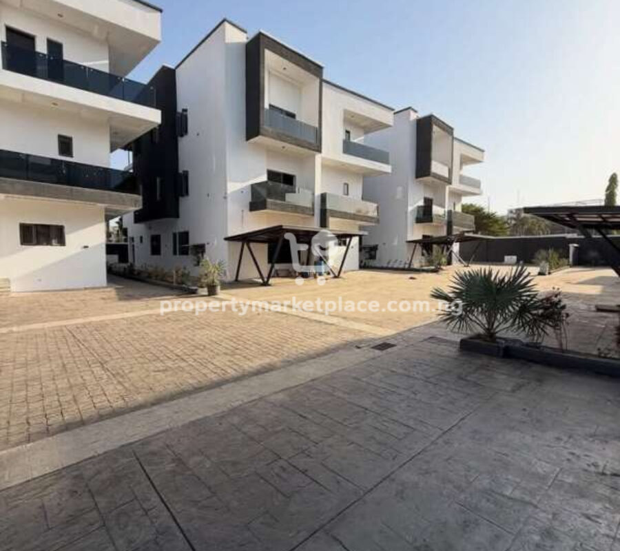 6 bedroom detached duplex with Bq
