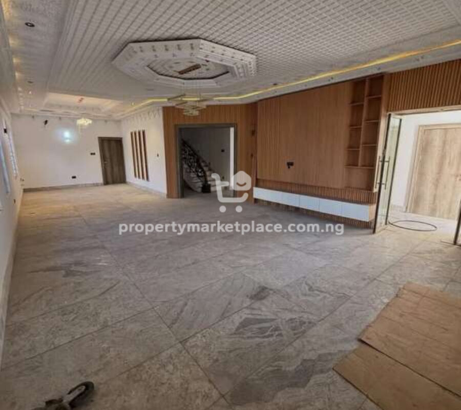 6 bedroom detached duplex with Bq