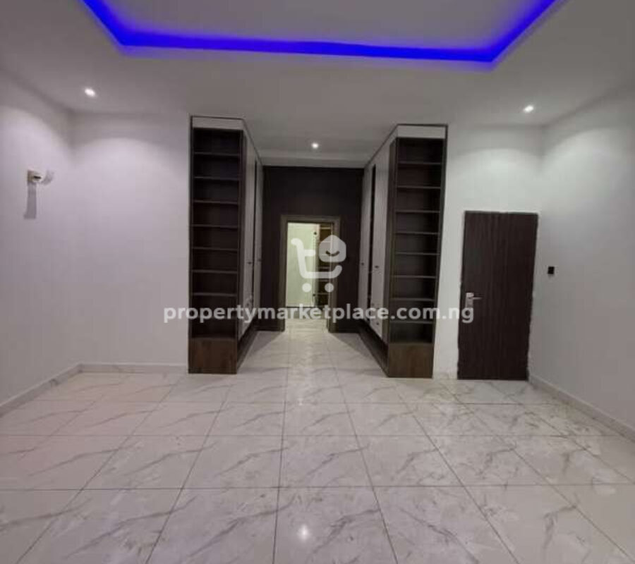 6 bedroom detached duplex with Bq