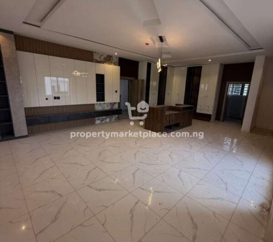 6 bedroom detached duplex with Bq