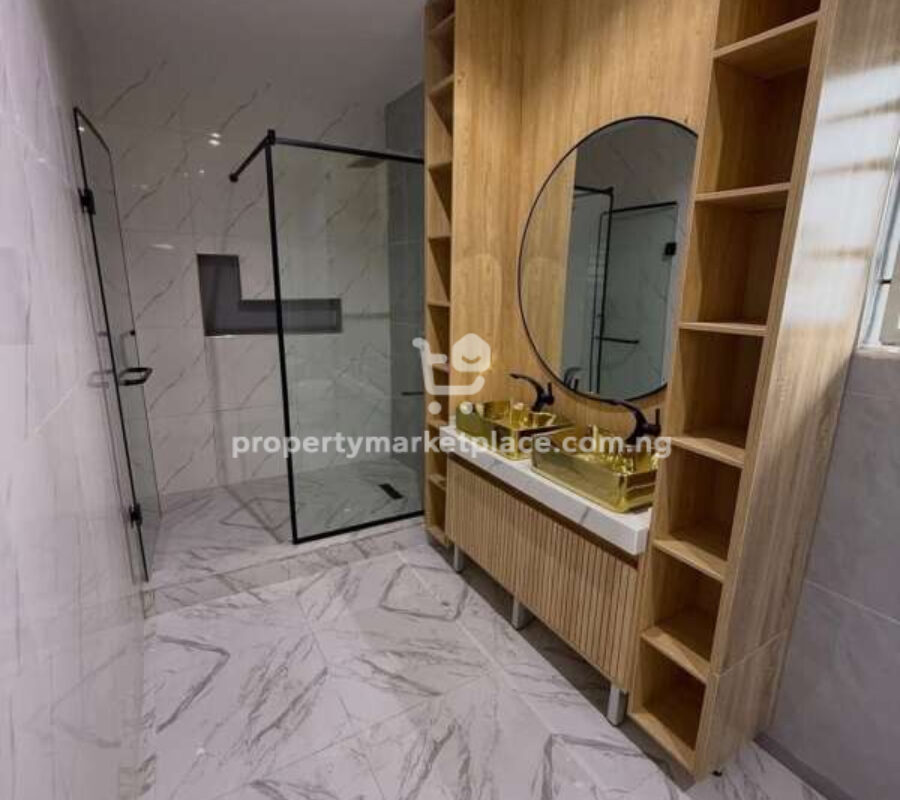 6 bedroom detached duplex with Bq