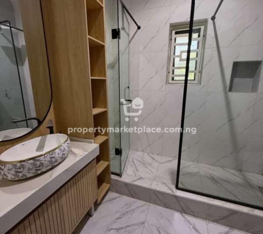6 bedroom detached duplex with Bq