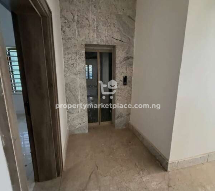 6 bedroom detached duplex with Bq