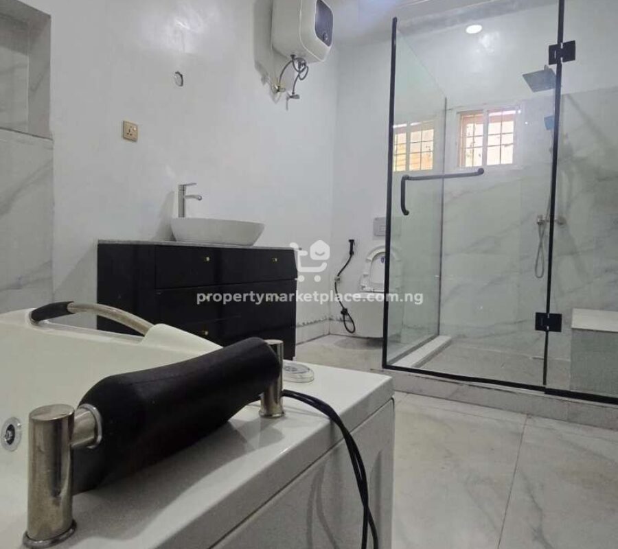 5 bedroom terrace duplex with a room boys quarters