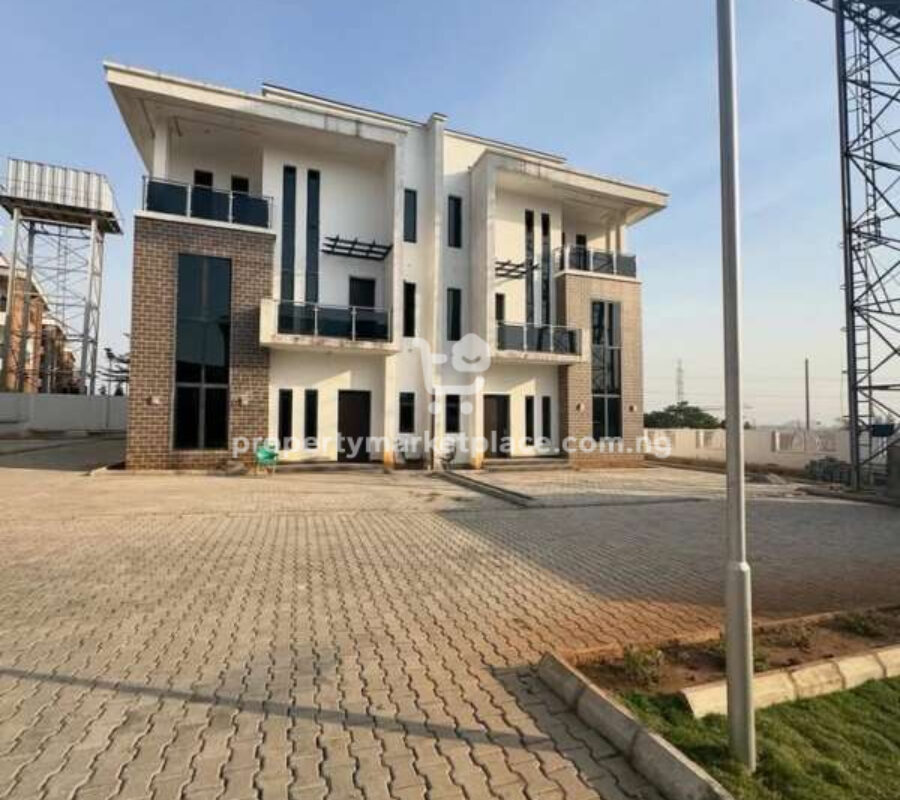 4 bedroom semi detached duplex with Bq