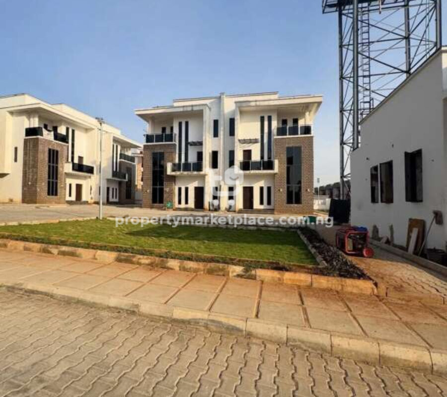 4 bedroom semi detached duplex with Bq