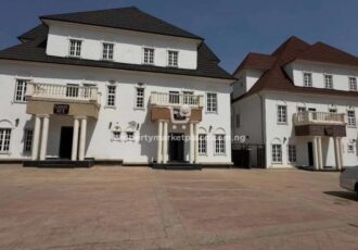 4 bedroom semi-detached duplex with Bq